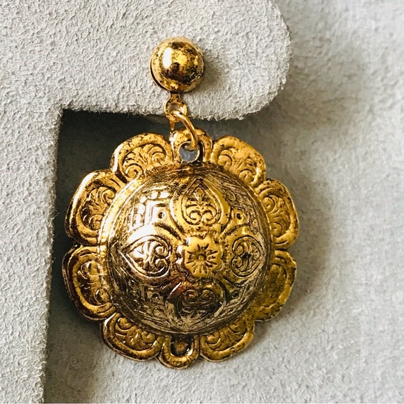 Vintage 80’s Gold Tone Mandala Dome Flower Post 1in Earrings - Picture 8 of 11